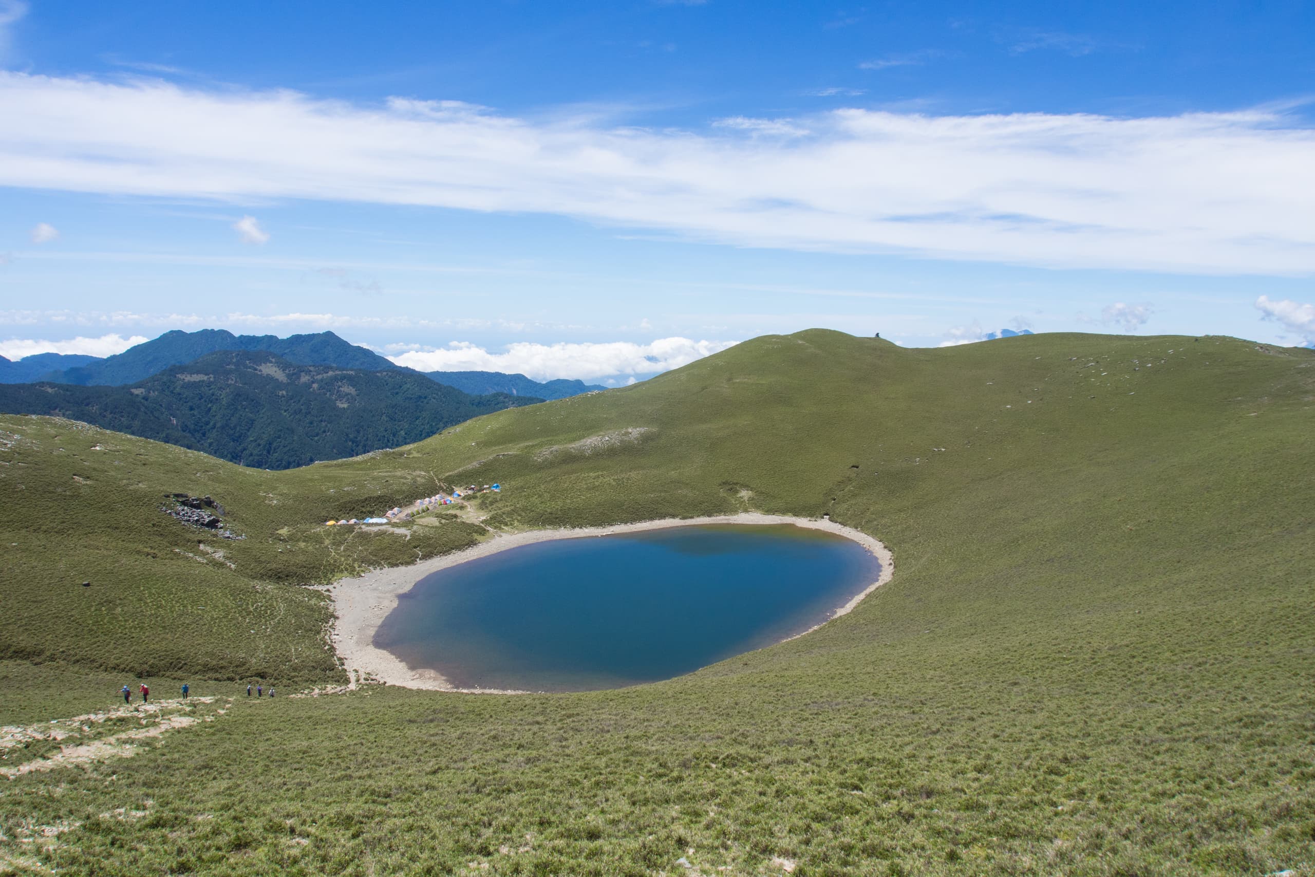嘉明湖,天使的眼淚(實景・攝影:Elsie Lin,CC BY-SA 2.0)
