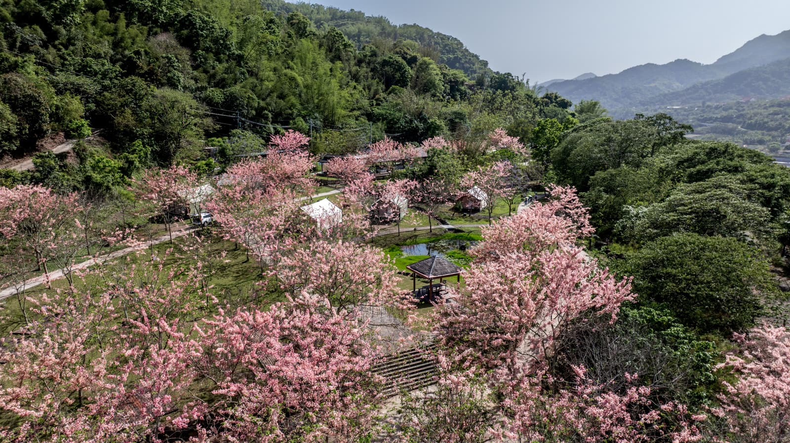 金崙温泉の集落(実景・交通部観光署オープンデータ)